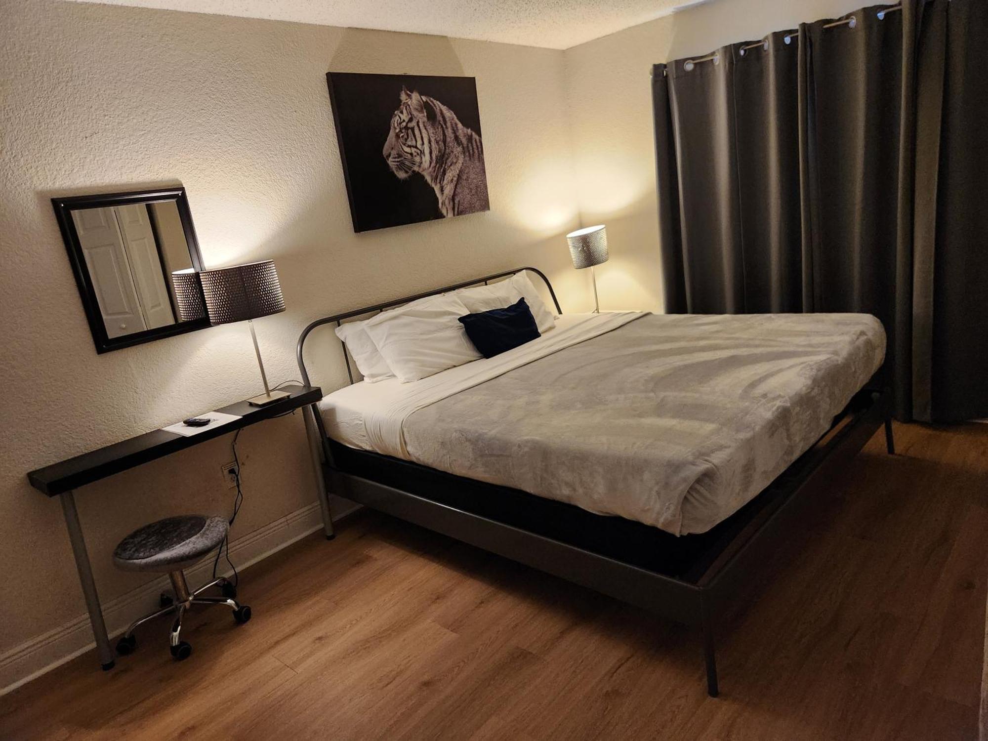 Centauri Vacation Rentals Beautiful 2-Bedroom Condo, Near All Orlando Attractions, Free Parking & Wi-Fi, King Bed, #1 Bagian luar foto
